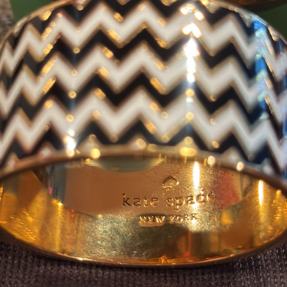 Kate Spade La Vida Loca Hinged Idiom Bangle - Picture 2 of 7